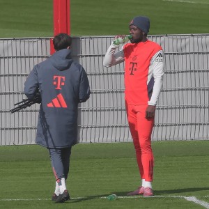 图片报：诺伊尔复出过程中伤情反复；5人缺席拜仁全队合练