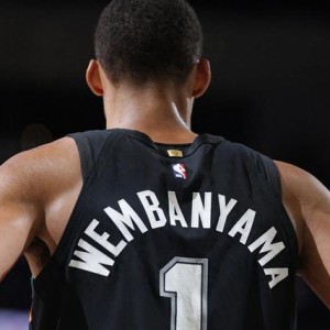 Leyu Sports-文班你太狠了，仅用8分钟，就达成80年NBA独一无二纪录，冲击MVP|公牛|文班亚马|马刺|圣安东尼奥马刺队|NBA常规赛_新浪体育_新浪新闻